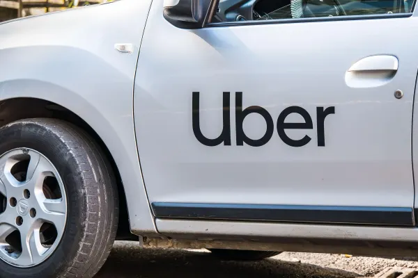 Uber preia grupul Delivery Hero pentru 14,8 miliarde de dolari. Ce se întâmplă cu Glovo România