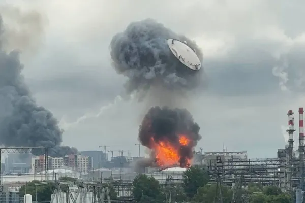 Rafinărie importantă de petrol din Moscova, ținta unui nou atac ucrainean. Momentul când acoperișul unui rezervor sare în aer -FOTO/VIDEO