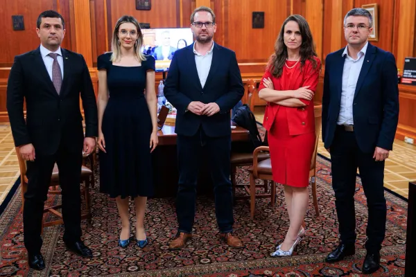 Dominic Fritz atacă dur negocierile pentru Guvern și îi jignește pe parlamentari: „Aroganța cu care au încercat să ne convingă zile întregi că au voturile, ca apoi să se umilească în fața extremiștilor”