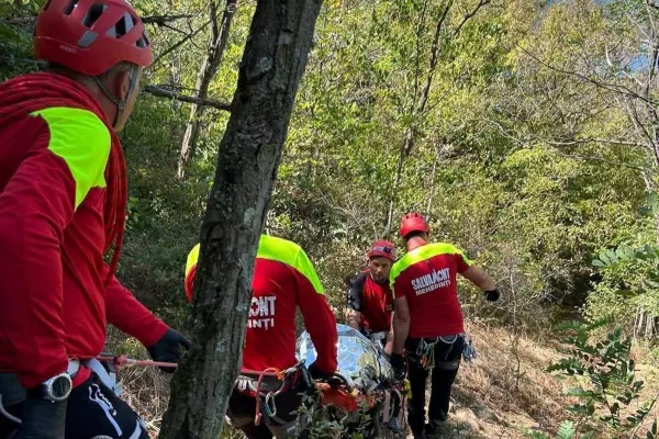Accident cu ATV-ul. Doi soți iranieni au fost răniți după ce s-au răsturnat pe un drum forestier