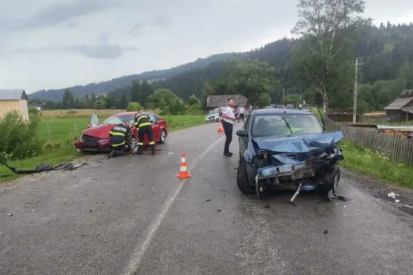 Accident grav în Suceava. Cinci persoane, printre care și un copil, au fost rănite. A fost chemată o echipă de descarcerare