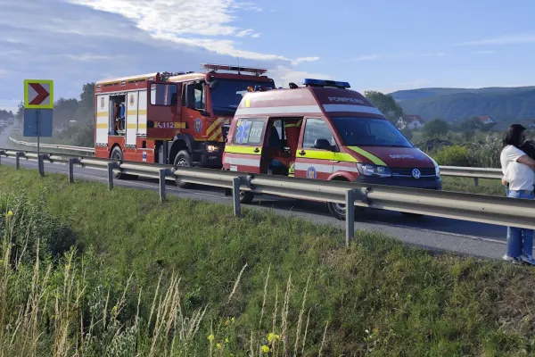 Accident pe DN 17, în Bistrița-Năsăud. Opt persoane, dintre care trei copii, implicate în coliziunea dintre două mașini