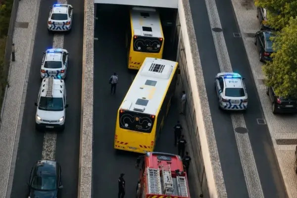 Doi morți și 20 de răniți în urma unui accident de autocar în Lisabona