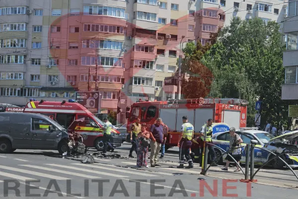 Accident între o autospecială de poliție și o dubiță la intersecția Barbu Văcărescu – Ștefan cel Mare. Linia 1, blocată