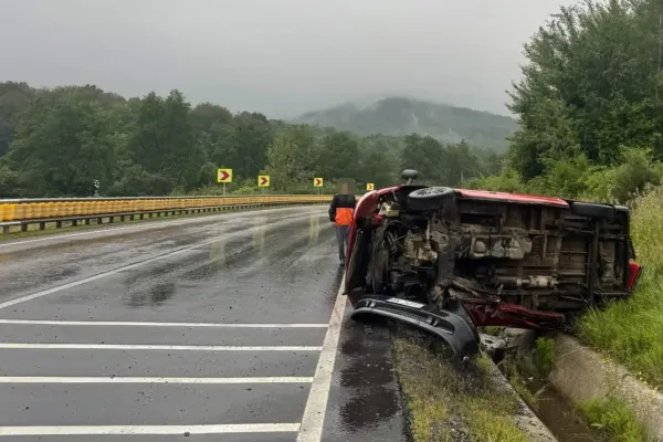 Accident grav pe DN 1, lângă Perșani. Cinci persoane au fost rănite după ce mașina s-a răsturnat
