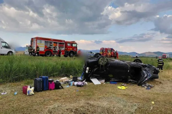 Trafic blocat pe DN 1 Cluj-Napoca - Oradea. Șase persoane au fost rănite în urma unui grav accident -FOTO