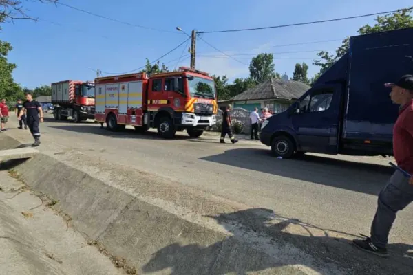 Accident grav în județul Iași. O femeie cu un copil în brațe a fost lovită în plin de un camion