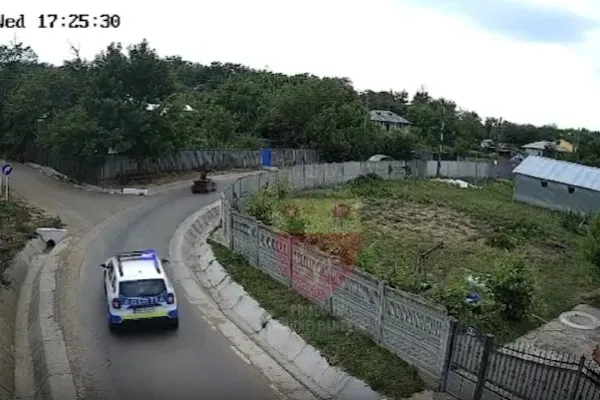 Urmărire încheiată cu accident. Teribilistul s-a răsturnat cu ATV-ul