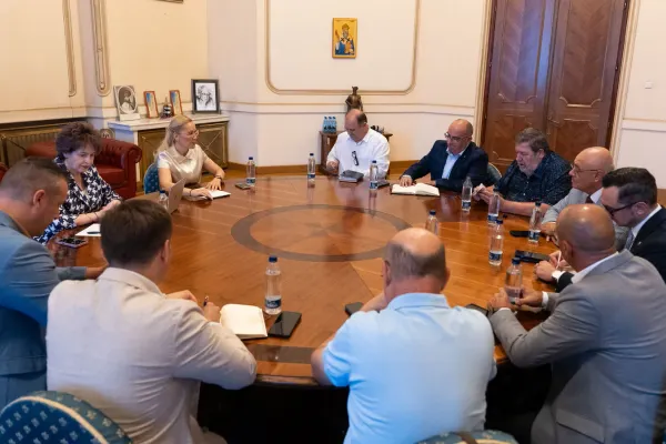 AUR încheie un acord de consultare și dialog cu principalele confederații sindicale pentru corectarea Legii salarizării unitare