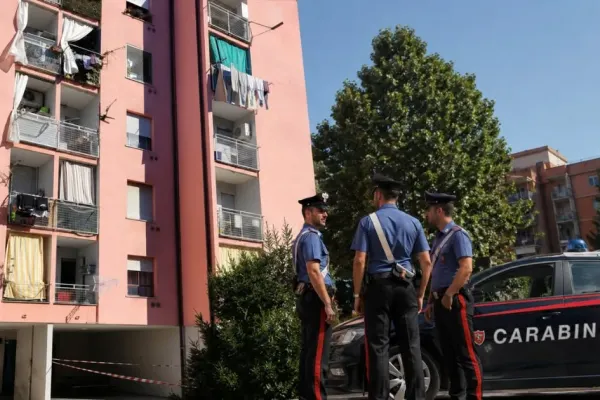 Copil român de 5 ani, salvat miraculos după ce a căzut de la etajul patru în Italia. Ce i-a redus impactul cu solul