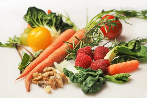 Dieta recomandată de specialiști pentru sănătatea creierului. Regimul alimentar care poate reduce riscul declinului cognitiv