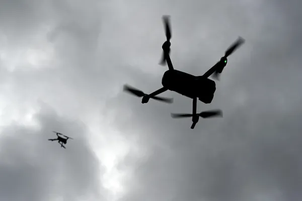 Percheziții la unul dintre cei mai mari producători de drone din Ucraina. Autoritățile investighează contracte de 157 de milioane de dolari