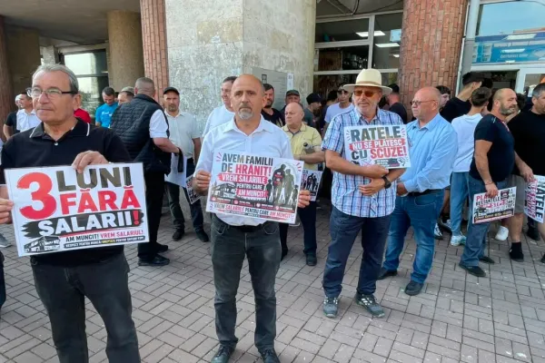 Angajații STP Alba protestează după trei luni fără salarii. Transportul public din Alba Iulia, paralizat