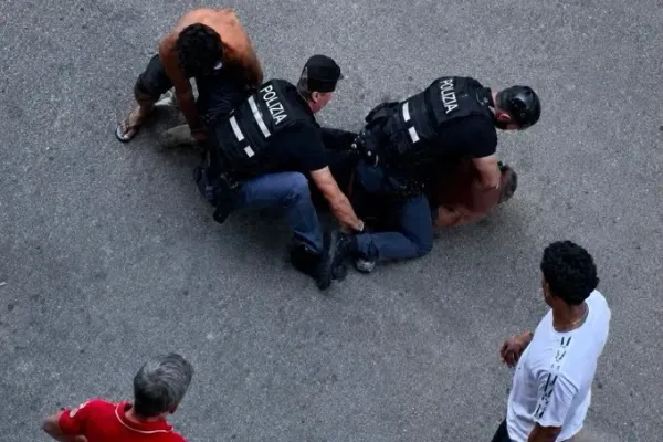 Moarte controversată în Italia. Proteste la Bologna după decesul unui bărbat în timpul unei intervenții a poliției