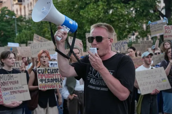 A cincea zi de proteste împotriva deciziilor lui Zelenski. Manifestanții îi dau ultimatum până vineri și cer două demiteri