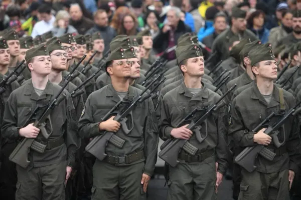 Austria vrea să prelungească serviciul militar de la șase la nouă luni. Războiul din Ucraina schimbă strategia de apărare