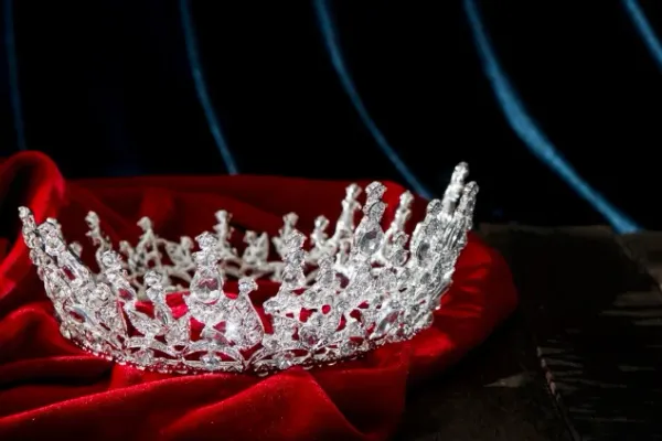 O româncă de 22 de ani a cucerit Italia. Cristina Virga a fost aleasă Miss Roma și merge la Miss Italia
