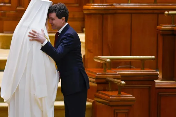 Nicușor Dan, de ziua Patriarhului Daniel: „Biserica Ortodoxă Română contribuie la sănătatea morală și la solidaritatea societății”