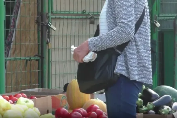 Pensii mici, prețuri mari. Bătrânii numără fiecare leu