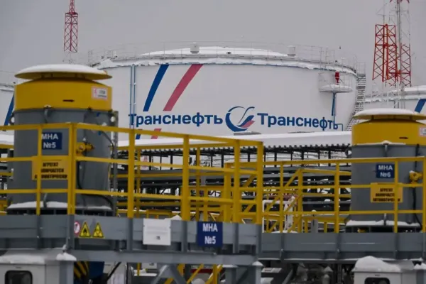 Rusia interzice exporturile de motorină după atacurile ucrainene asupra rafinăriilor. Șoferii așteaptă ore întregi în benzinării