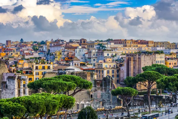Elevă, salvată de polițiști în Roma după ce s-a rătăcit. Profesorii au fost găsiți printr-un mesaj pe TikTok
