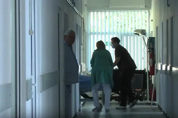 Noua Lege a Salarizării, lovitură pentru angajații din Sănătate: Se introduce „garda la domiciliu”, plătită cu 40%, dar 30% dintre angajați pierd complet sporurile