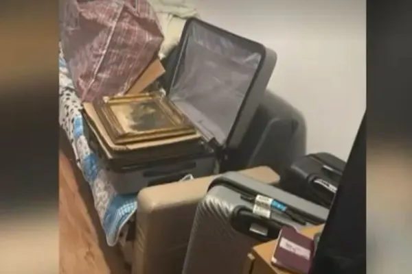 Zece tablouri vechi de aproximativ 500 de ani, furate din Italia, recuperate în Constanța . Erau ascunse în plase de rafie