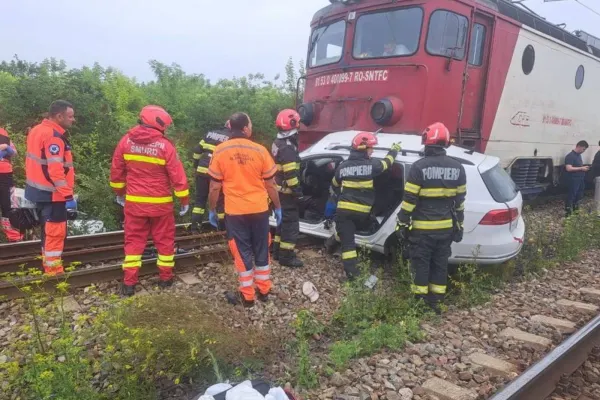 Accident feroviar grav în Iași. Două persoane au murit după ce mașina lor a fost lovită de un tren cu 350 de pasageri