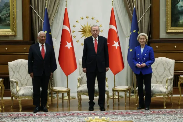Ce va face Ursula von der Leyen cu pistolul primit în dar de la Erdogan