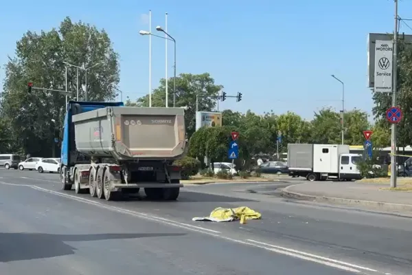 Tragedie pe o trecere de pietoni. O mamă de 29 de ani a murit sub ochii copilului: micuțul și bunica acestuia au ajuns la spital