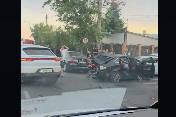 Accident grav în București: un tânăr de 17 ani, beat și fără permis, a intrat cu mașina în cinci mașini VIDEO