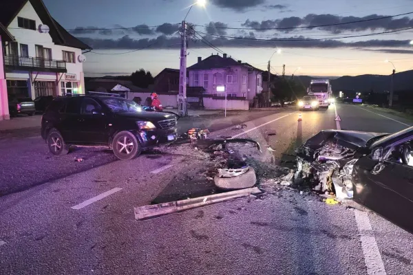 Grav accident în Suceava! Două mașini s-au ciocnit la Poiana Stampei: un bărbat a rămas încarcerat