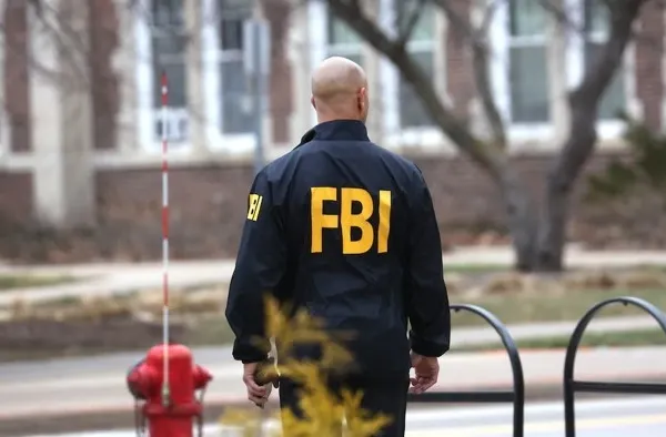 Adolescent arestat în Canada după ce ar fi plănuit un atac asupra unei școli. FBI-ul a alertat autoritățile