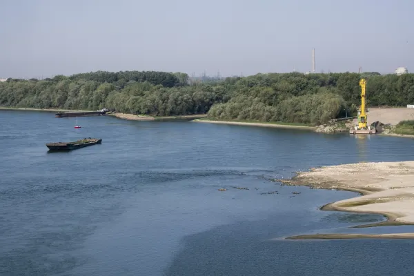 Și-a înscenat înecul în Dunăre ca să vadă dacă părinții îl iubesc. Polițiștii l-au găsit la băut cu un prieten