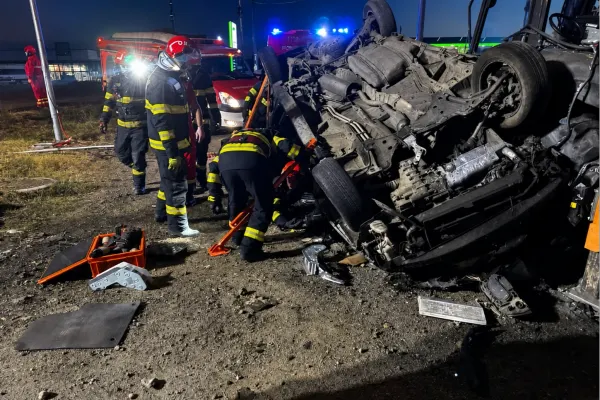 Accident grav în Timiș. Un bărbat a fost descarcerat după ce mașina s-a răsturnat
