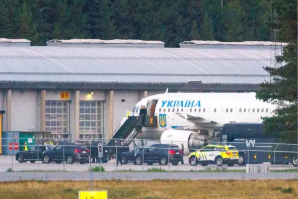 Avionul lui Zelenski, aproape lovit de o dronă la decolarea din Chișinău spre Oslo. Anunțul premierului Norvegiei