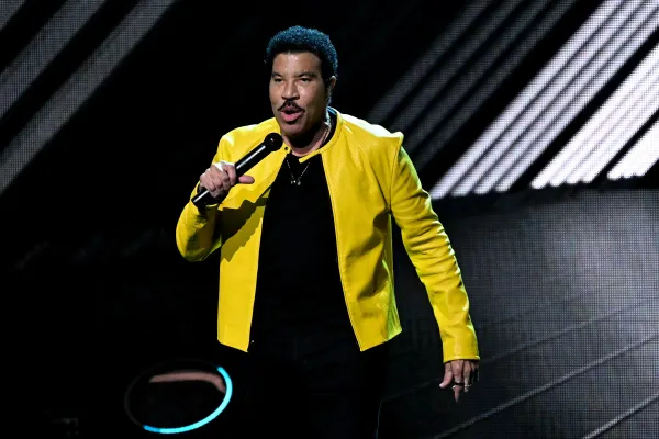 Lionel Richie, internat de urgență după un concert în aer liber. Ce probleme de sănătate ar avea artistul