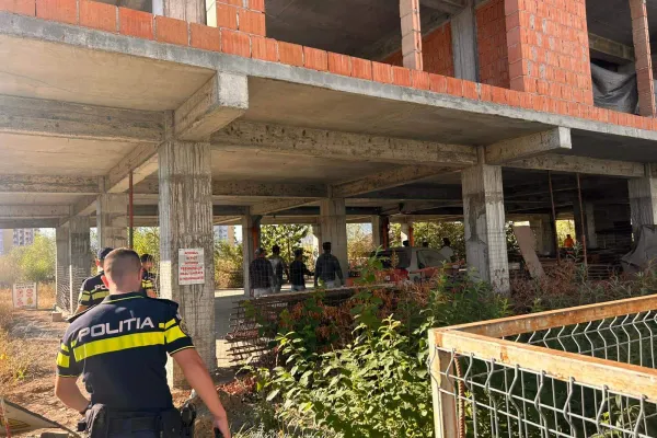 38 de muncitori străini, cazați într-o clădire neterminată din Sibiu. Ce au găsit polițiștii în imobil