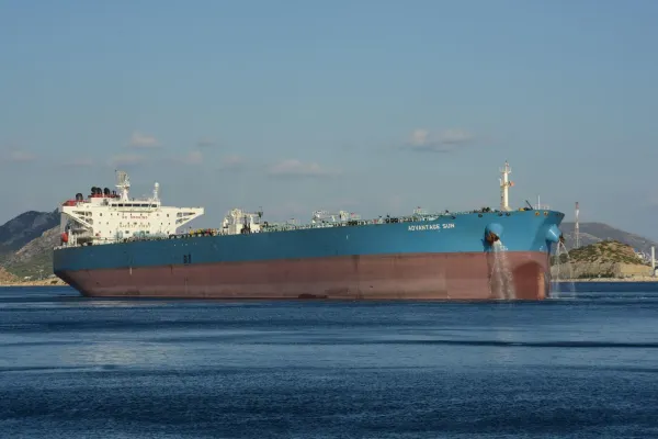 SUA anunță distrugerea a trei petroliere iraniene, după un presupus atac asupra unor nave militare americane