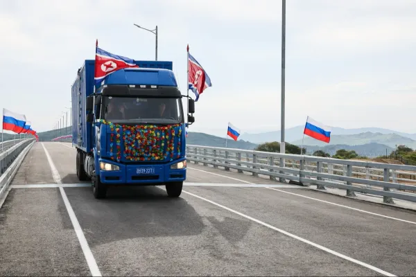 Rusia și Coreea de Nord au făcut pasul decisiv. A fost inaugurat primul pod rutier dintre cele două state VIDEO