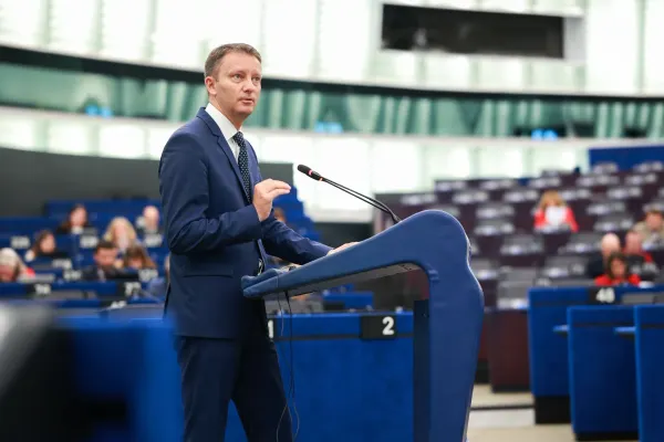 Cum a votat Siegfried Mureșan în dosarele pentru fermieri, copii și femei? Voturi controversate la Bruxelles