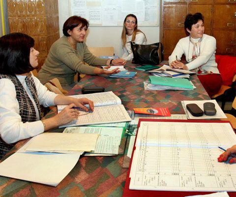 Sindicatele anticipează concedieri şi reduceri ale salariilor cadrelor didactice
