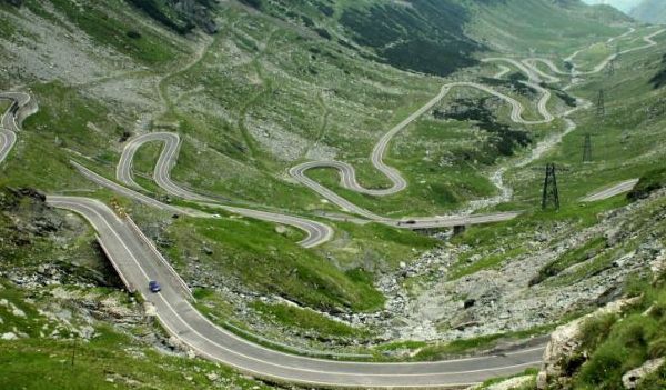 Atenție, șoferi! Traficul pe Transfăgărășan se desfășoară cu dificultate