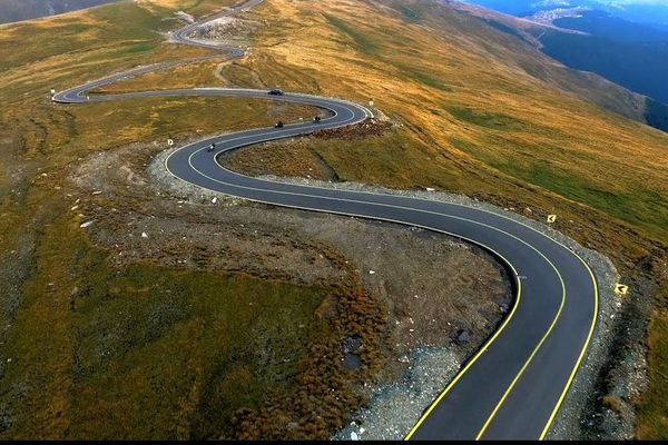 Circulația pe Transfăgărășan și Transalpina se închide, de marți, pe sectoarele de munte