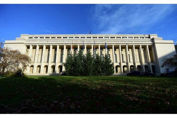 Concedieri masive în ministere și instituții publice. Restructurarea, în noul buget