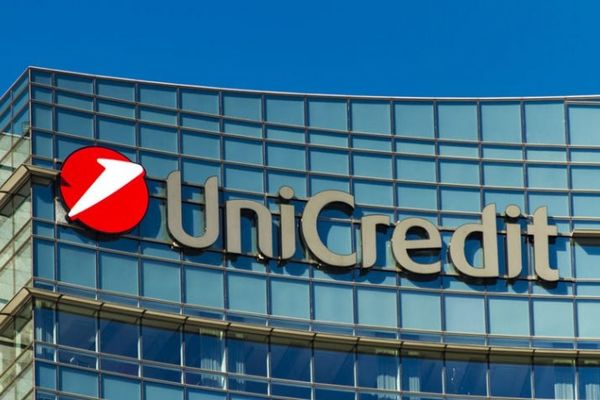 Un colos bancar trece la concedieri masive