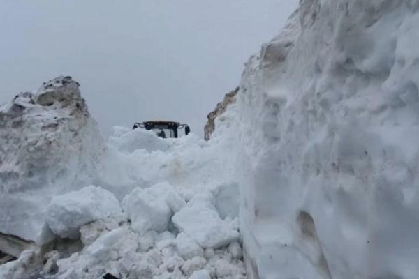 CÂND se reia circulația pe Transalpina și Transfăgărășan - Ce spun drumarii despre deszăpezire