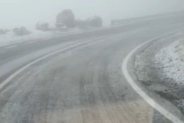 VIDEO Prima ninsoare pe Transfăgărășan! Temperaturile au scăzut DRAMATIC