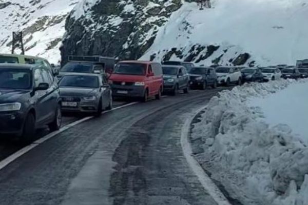 Circulația pe Transaplina și Transfăgărășan se închide. 