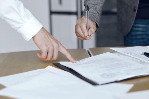 Ipocrizie uriașă: PNL s-a răzgândit și nu mai vrea supraimpozitarea contractelor part-time după CONCEDIERILE ÎN MASĂ